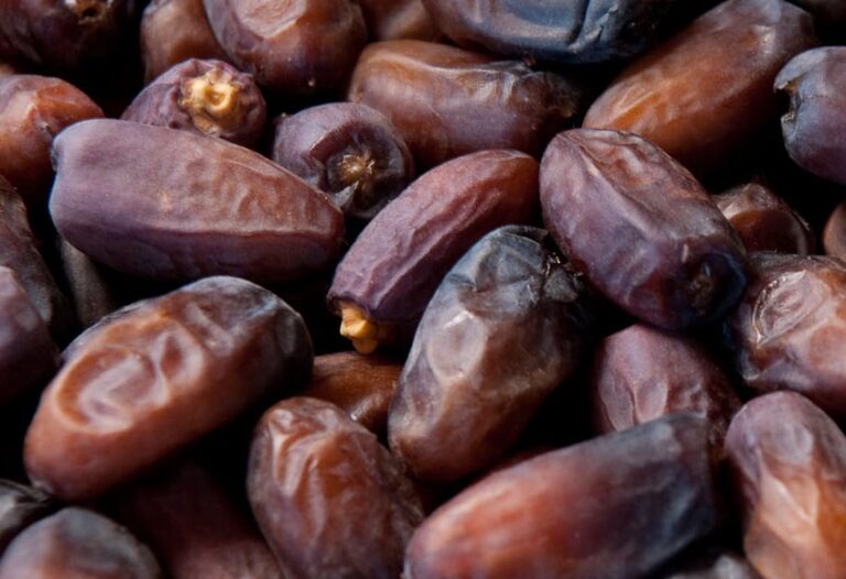22 Different Types of Dates and Health Benefits of Dates